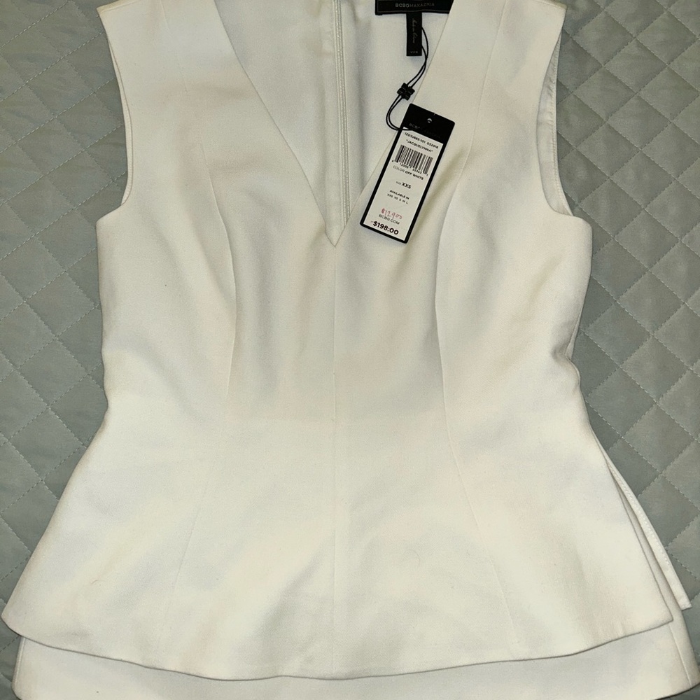 BCBGMAXAZRIA Off-White Sleeveless Peplum V-Neck Top